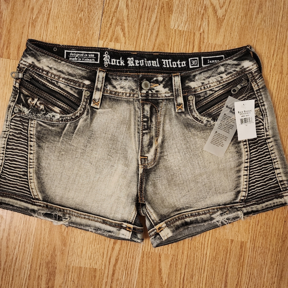 NWT Rock Revival Janne Shorts